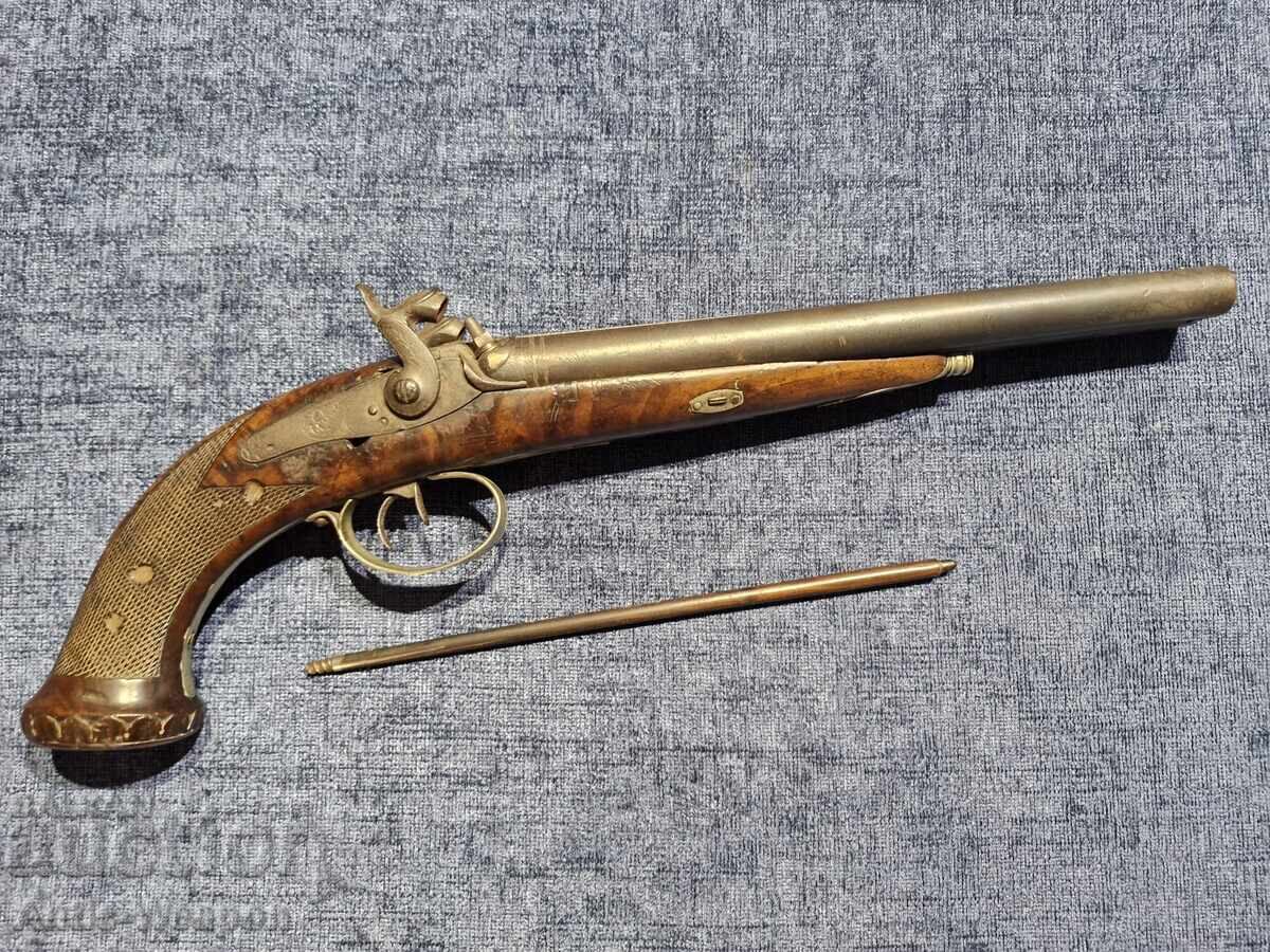 Double-barreled percussion pistol. 45 cm