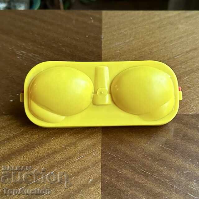 Auction  Retro boiled egg box with salt shaker and spoons. GDR
