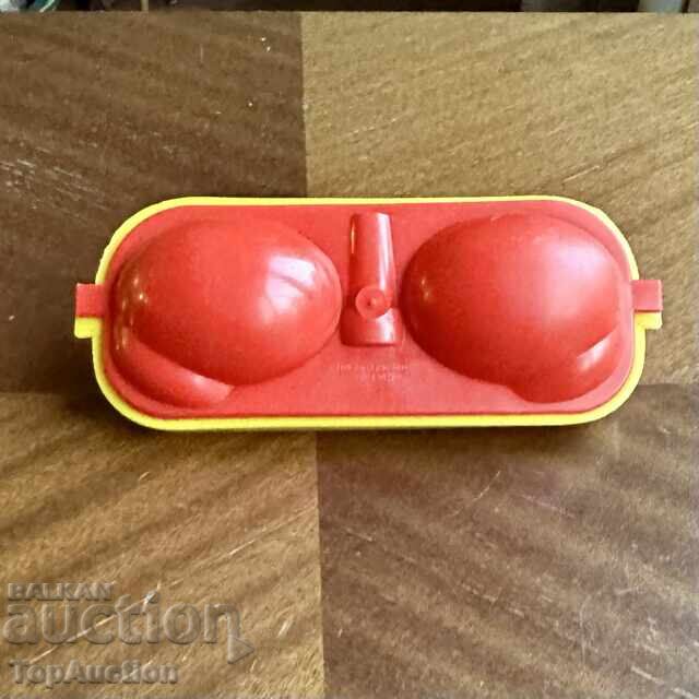 Delivery of Retro boiled egg box with salt shaker and spoons. GDR
