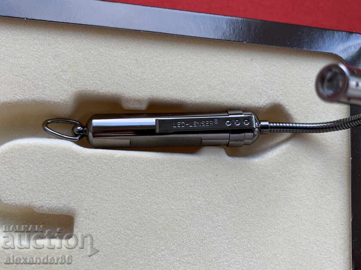 Auction Columbia Micro Flex LED Flashlight Auction Columbia Micro Flex LED Flashlight