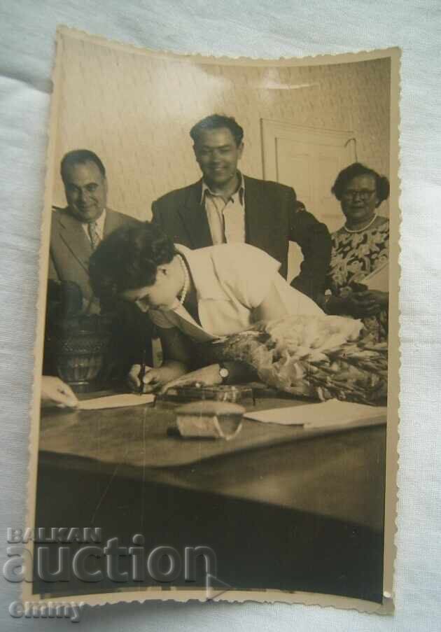 Стара снимка - младоженци, семейство, граждански брак - 2 бр с цена 1.40 €
