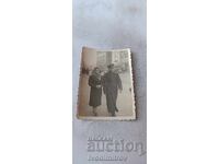 Снимка София Офицер и жена на разходка 1942