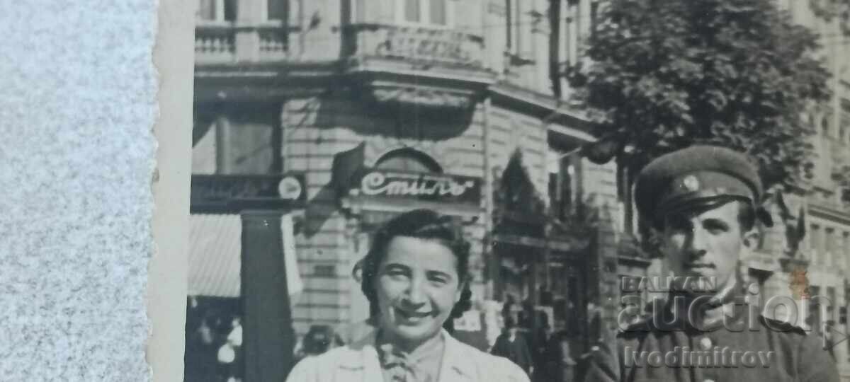 Photo of Sofia Officer and young woman on a walk with price 1.24 €