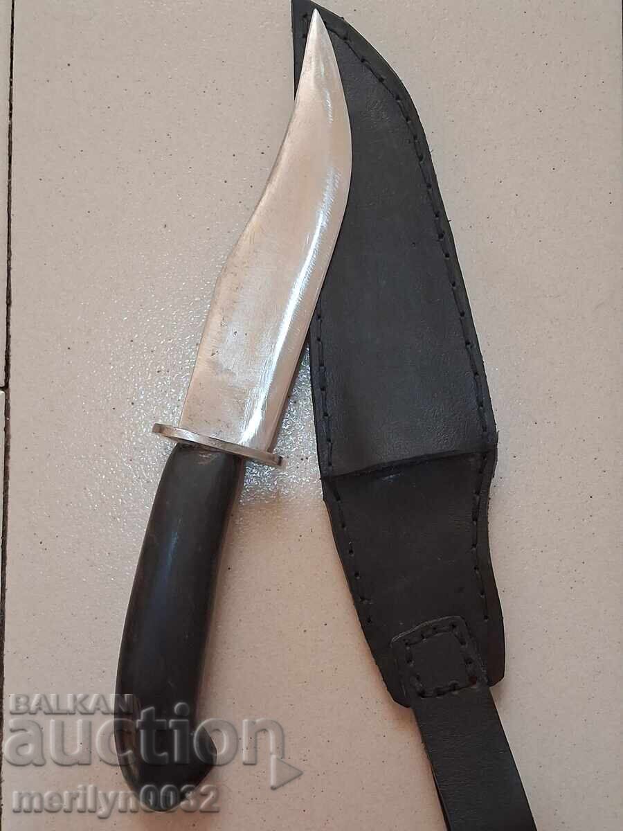 Κυνηγετικό μαχαίρι με θήκη και λαβή από κέρατο βουβαλιού