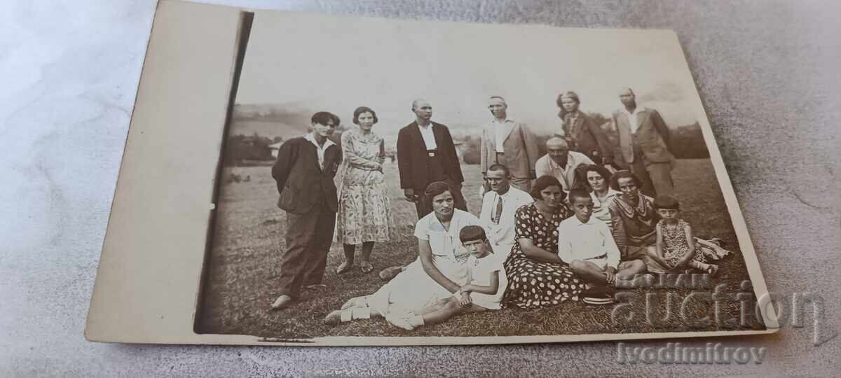 Снимка Острецъ, Троянско Мъже жени и деца на почивка 1932