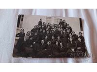 Φωτογραφία Μαθητές με τη δασκάλα τους 1932