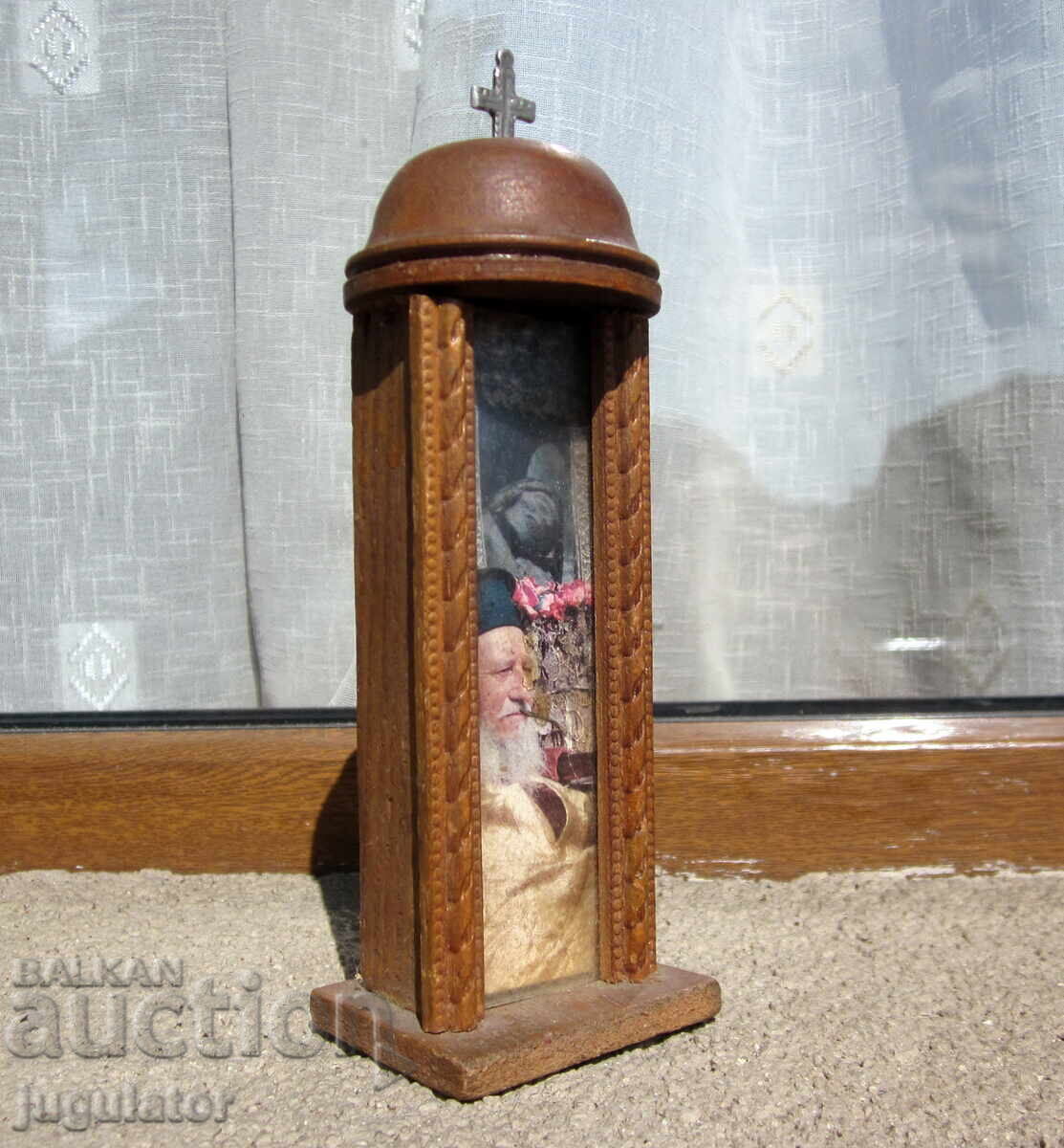 Auction  Old small Bulgarian handmade wooden altar