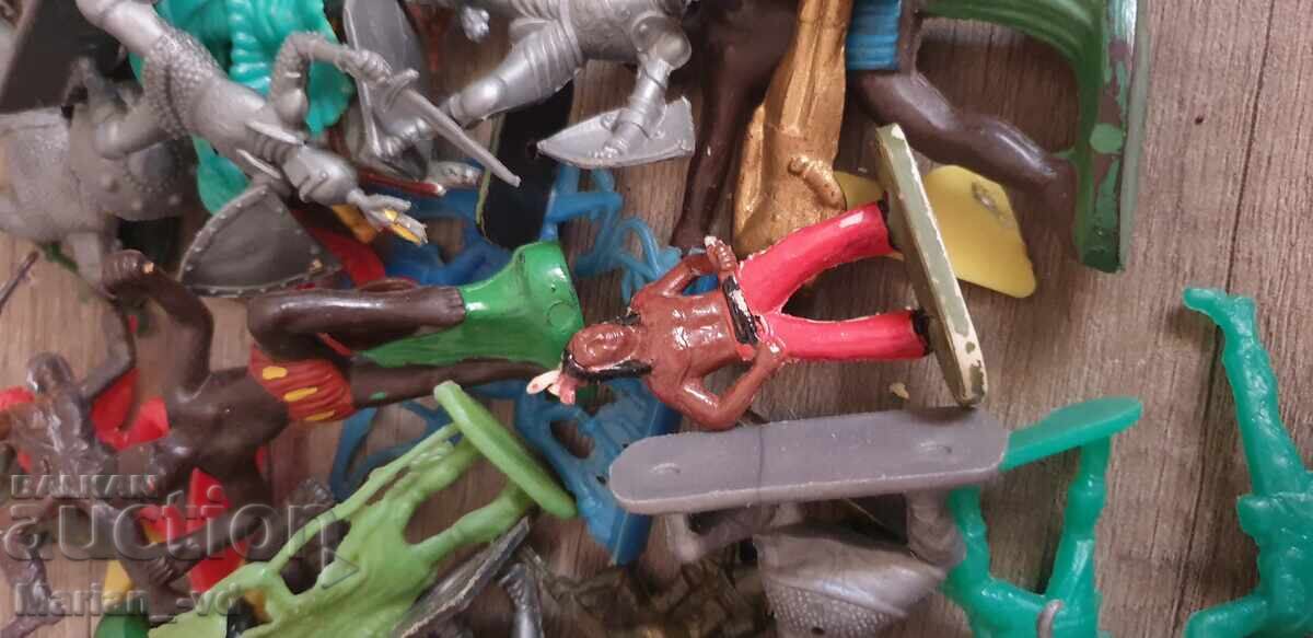 Old plastic figurines - 5