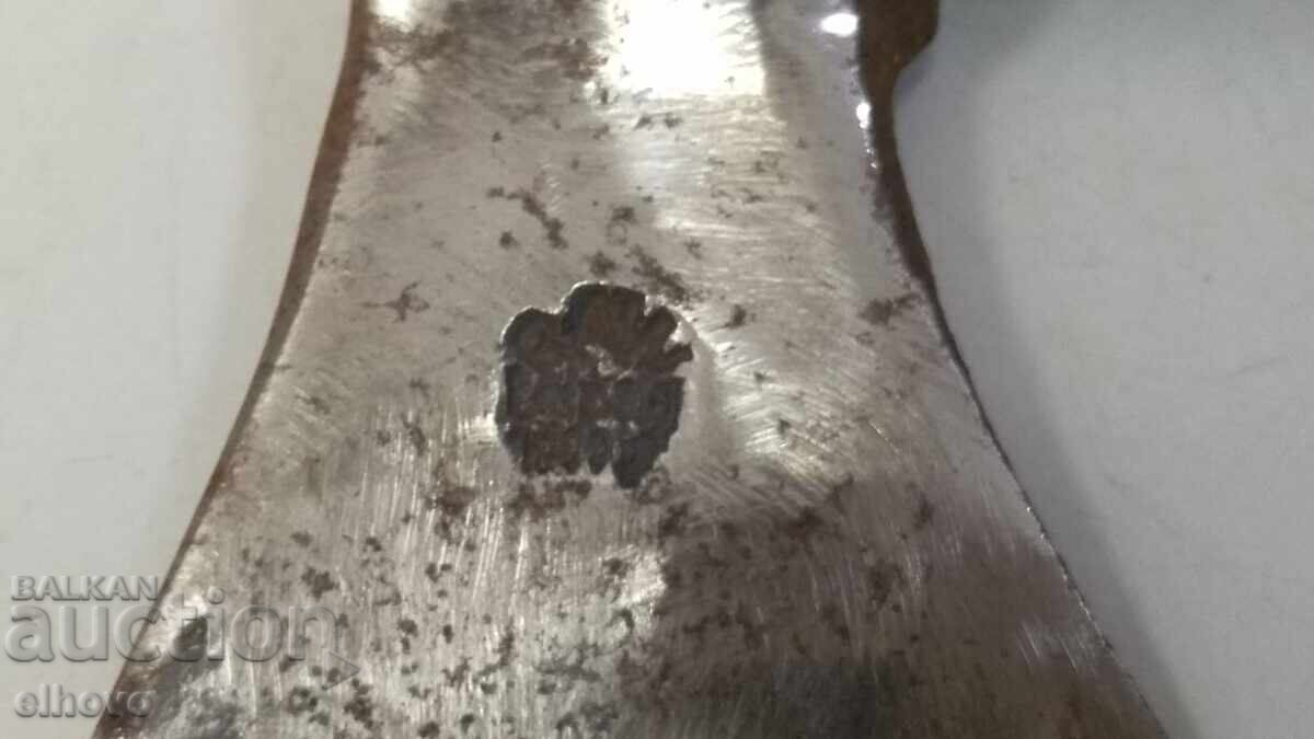 Licitație Topor vechi cu coadă, 1360g