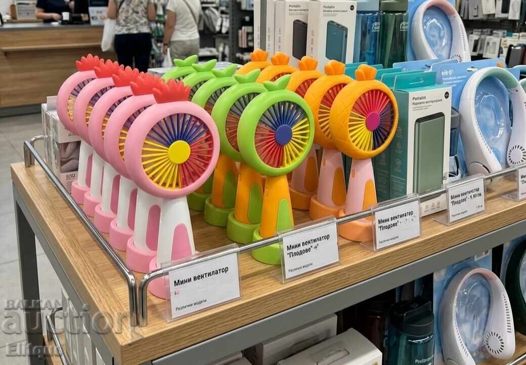 Fruit-themed mini fan – Compact, colorful and refreshing Fruit-themed mini fan – Compact, colorful and refreshing