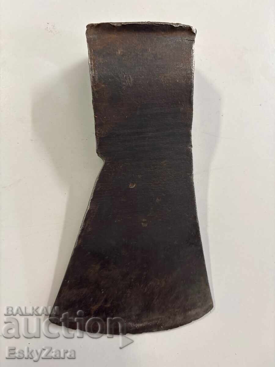 Παλιό σφυρήλατο γερμανικό τσεκούρι GARANTIE 1400g με σφραγίδα με τιμή 50.00 €
