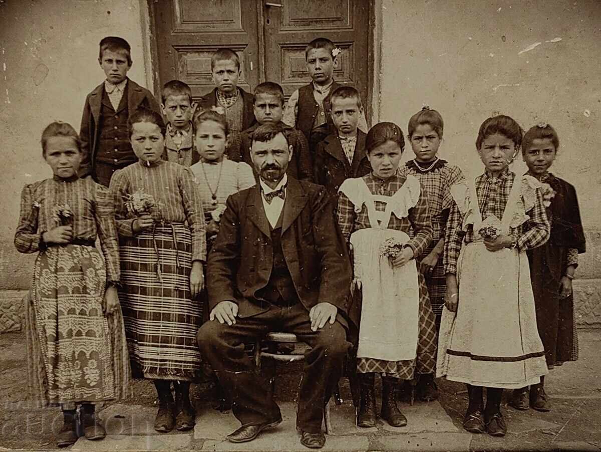 ΜΑΘΗΤΕΣ ΔΑΣΚΑΛΟΣ ΣΧΟΛΕΙΟ ΣΧΟΛΙΚΗ ΦΩΤΟΓΡΑΦΙΑ ΧΑΡΤΟΝΙ με τιμή 25.00 €