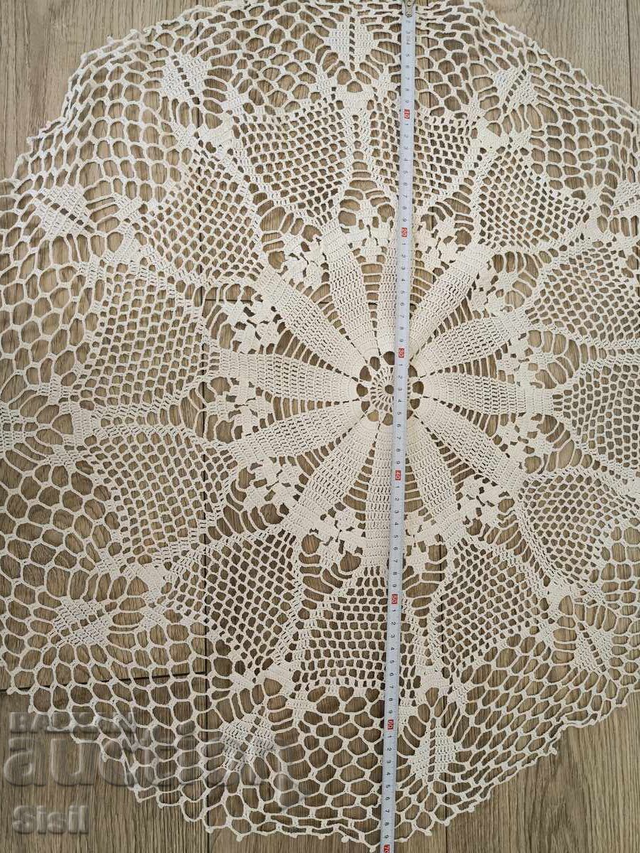 Față de masă rotundă din dantelă / Mileu croșetat (70 cm) cu preț 10.00 €