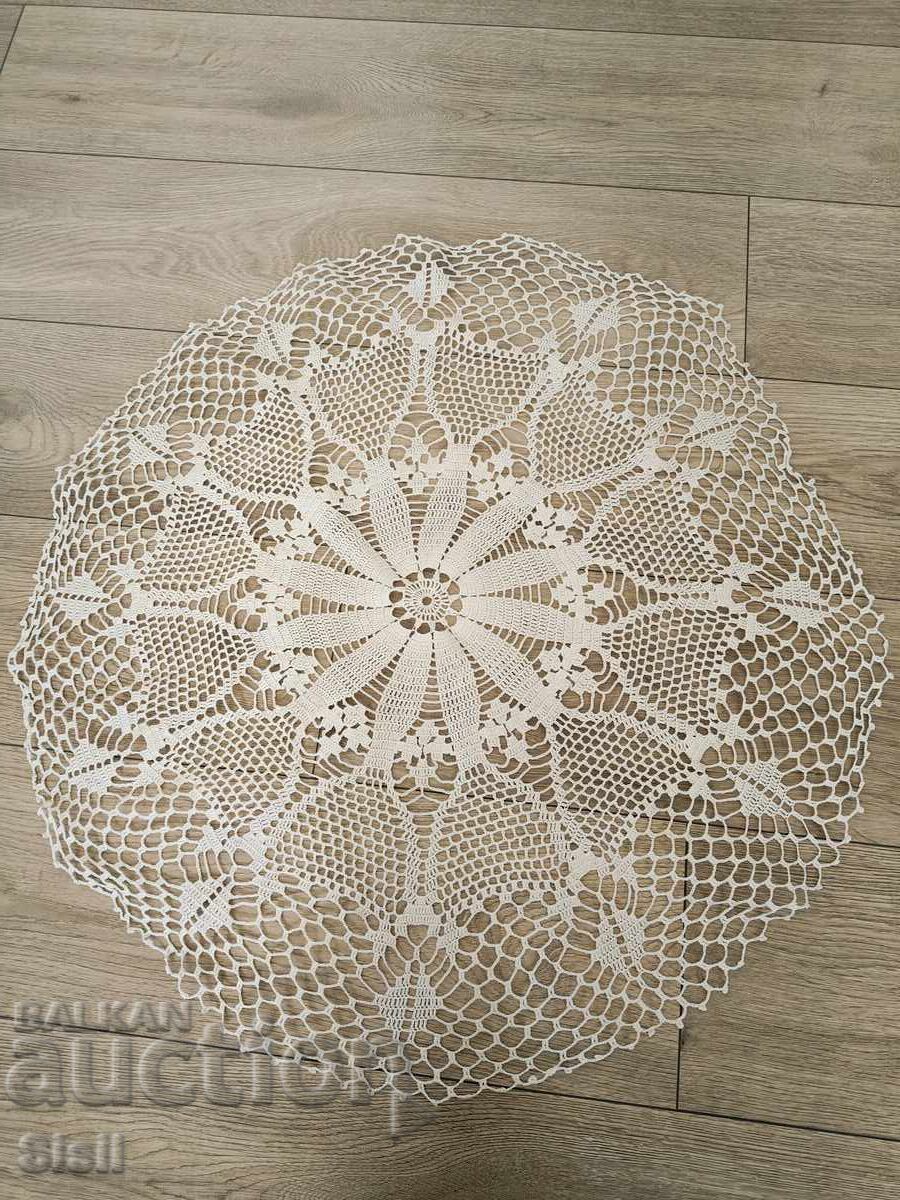 Față de masă rotundă din dantelă / Mileu croșetat (70 cm)