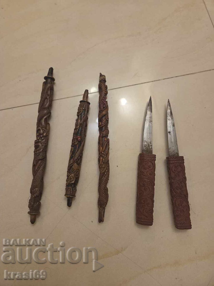 Vechi pumnal dublu și artefacte din Indonezia, secolele XIX/XX