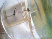 Γυναικείο ρολόι λειτουργεί τέλεια