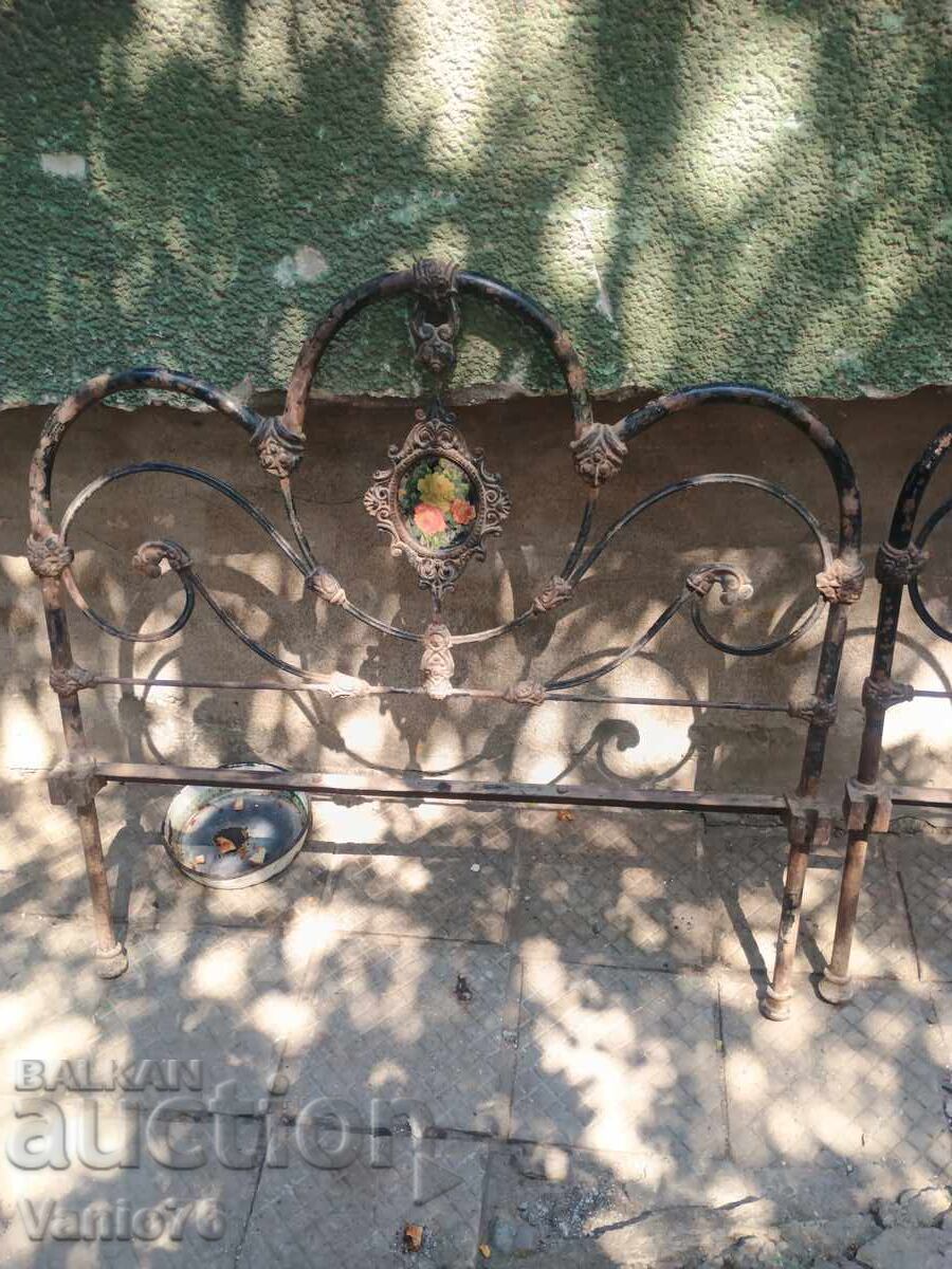 Δημοπρασία Αντίκες κεφαλάρια κρεβατιού από το Βασίλειο της Βουλγαρίας