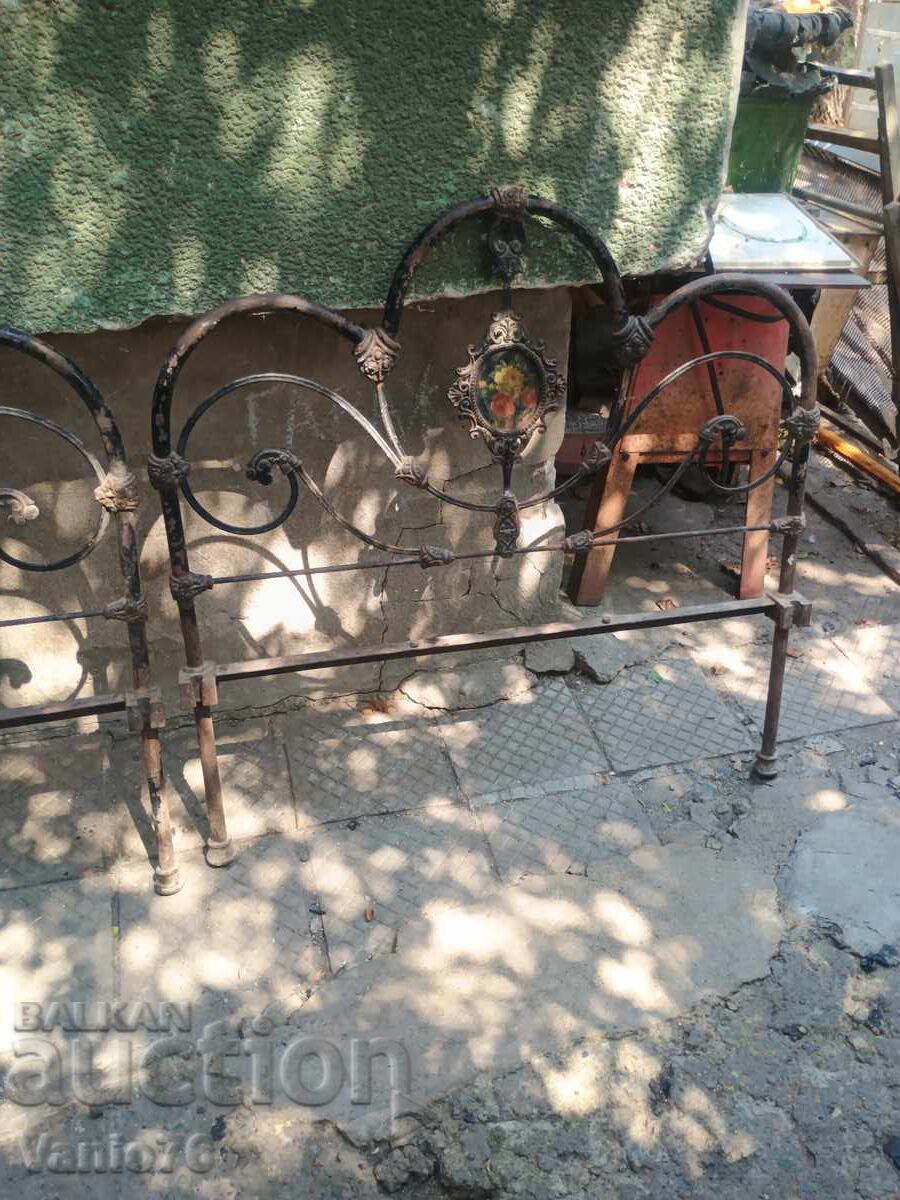Παράδοση Αντίκες κεφαλάρια κρεβατιού από το Βασίλειο της Βουλγαρίας
