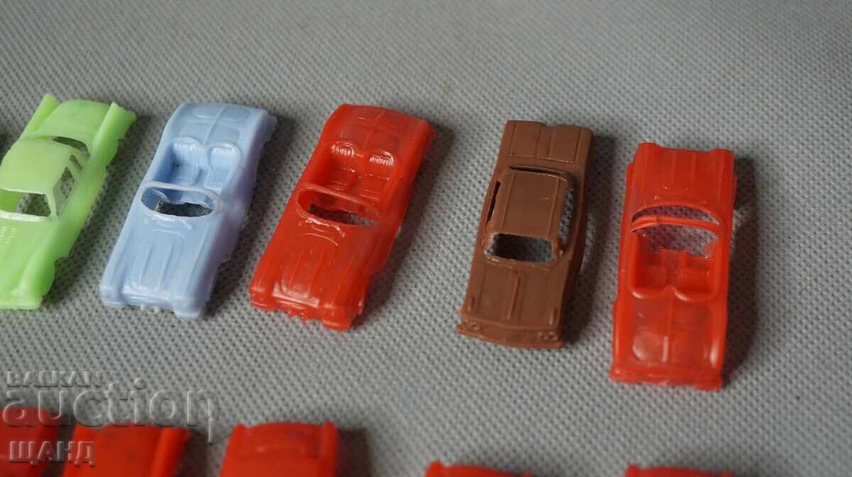 Delivery of Lot 16 Old Socialist plastic toys retro car model Delivery of Lot 16 Old Socialist plastic toys retro car model