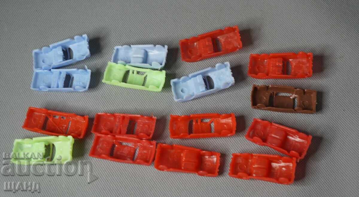 Lot 16 Old Socialist plastic toys retro car model - 6 Lot 16 Old Socialist plastic toys retro car model - 6