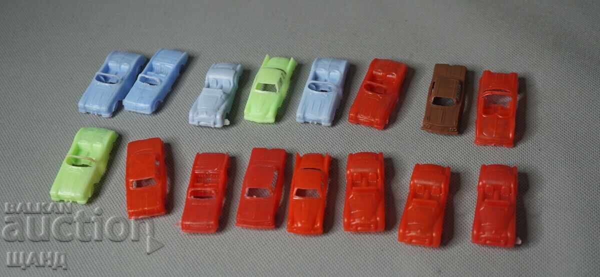 Lot 16 Old Socialist plastic toys retro car model Lot 16 Old Socialist plastic toys retro car model