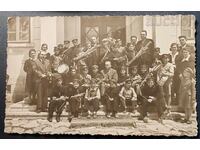 Стара снимка, фотография показва голям ученически духов оркестър