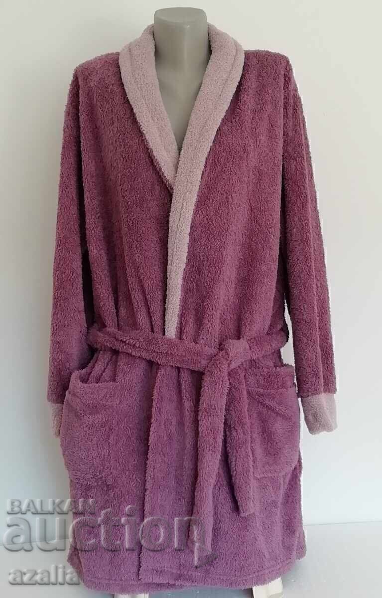 Μωβ γυναικείο μπουρνούζι XXL με τιμή 17,90 €