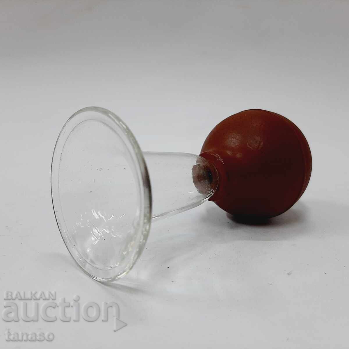 Licitație Pompă de cauciuc cu vârf de plastic din anii '70-'80 Licitație Pompă de cauciuc cu vârf de plastic din anii '70-'80