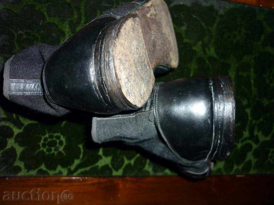 Încălțăminte cu preț 62.00 BGN | € 31.70 Încălțăminte cu preț 62.00 BGN | € 31.70