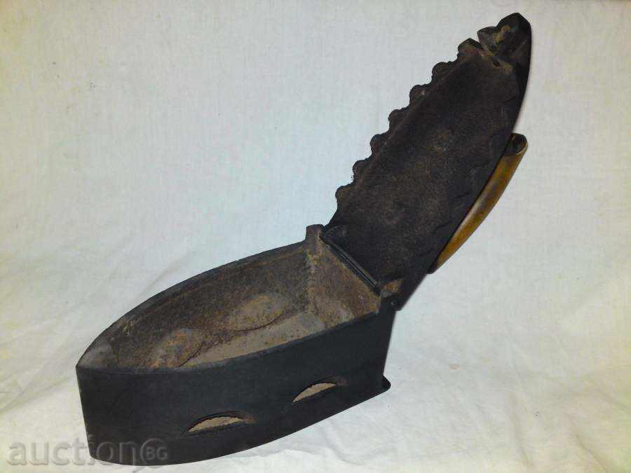 Аукцион Стара ютия на жар