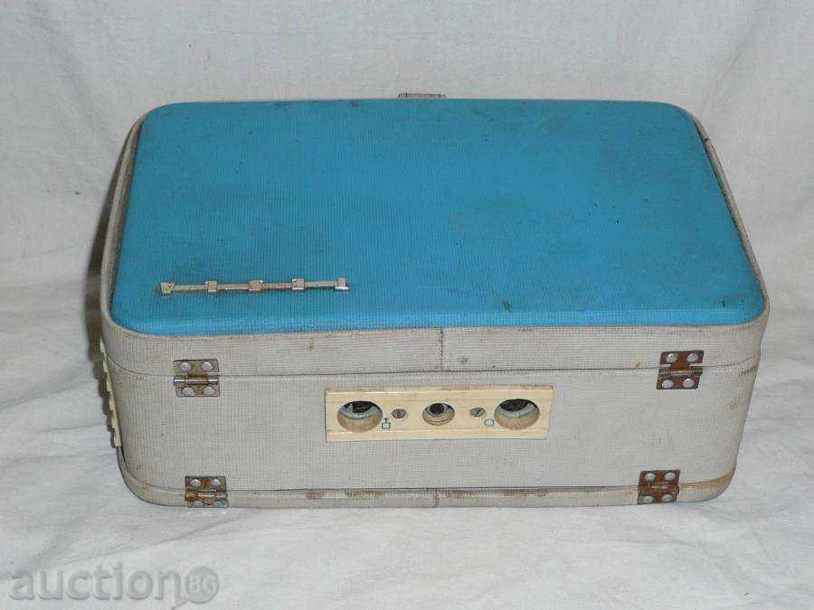 Доставка на Малък ролков магнетофон - tesla Доставка на Малък ролков магнетофон - tesla