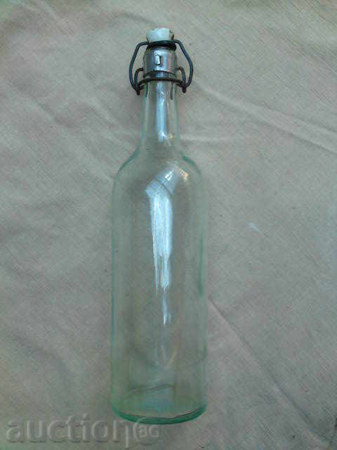 sticlă mare cu un dop de porțelan