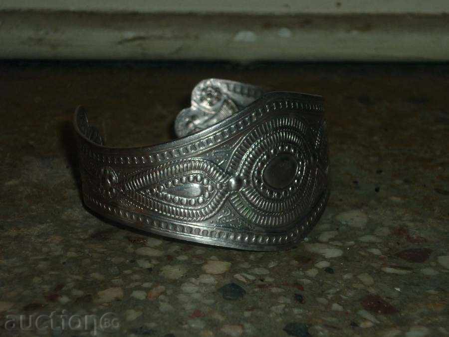 Παράδοση βραχιόλι Παράδοση βραχιόλι