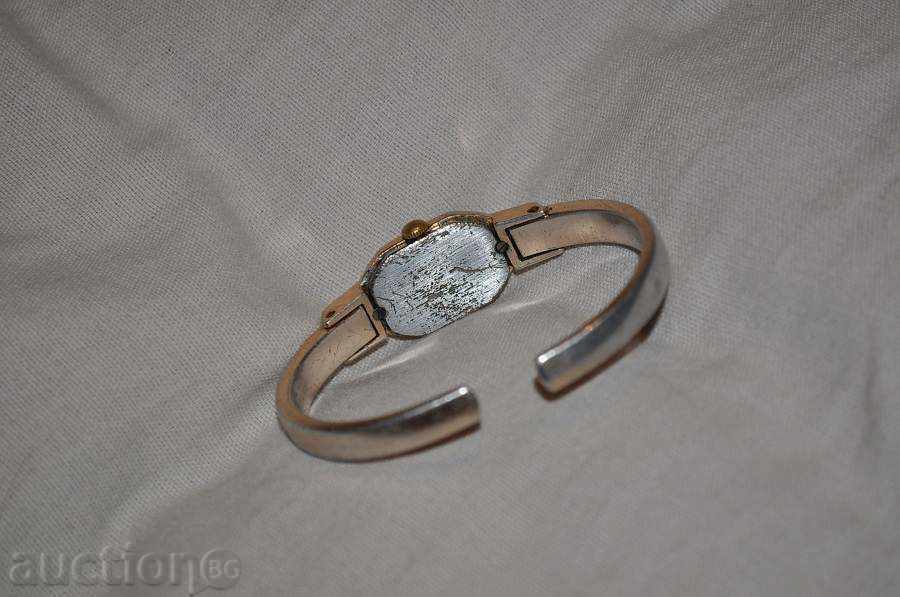 Ръчен дамски часовник Слава с цена € 5.11 | 9.99 лв.