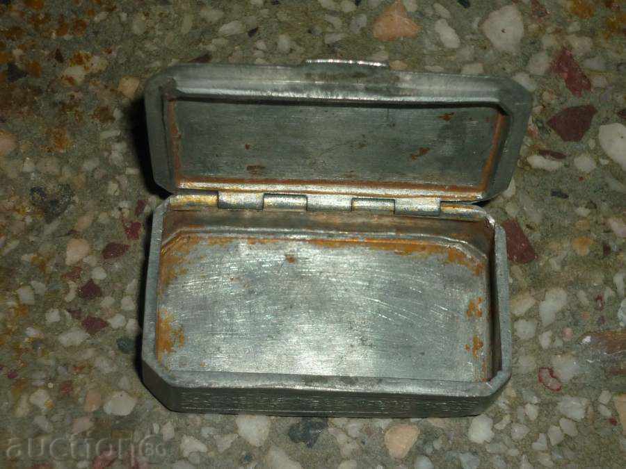 Δημοπρασία Αρχαία κουτί λευκό μέταλλο Δημοπρασία Αρχαία κουτί λευκό μέταλλο