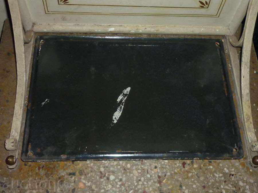 Enamelled plaque, plaque with price 21.00 BGN | € 10.74 Enamelled plaque, plaque with price 21.00 BGN | € 10.74