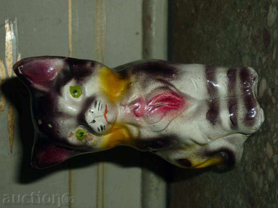 Delivery of Ceramic kitten Delivery of Ceramic kitten