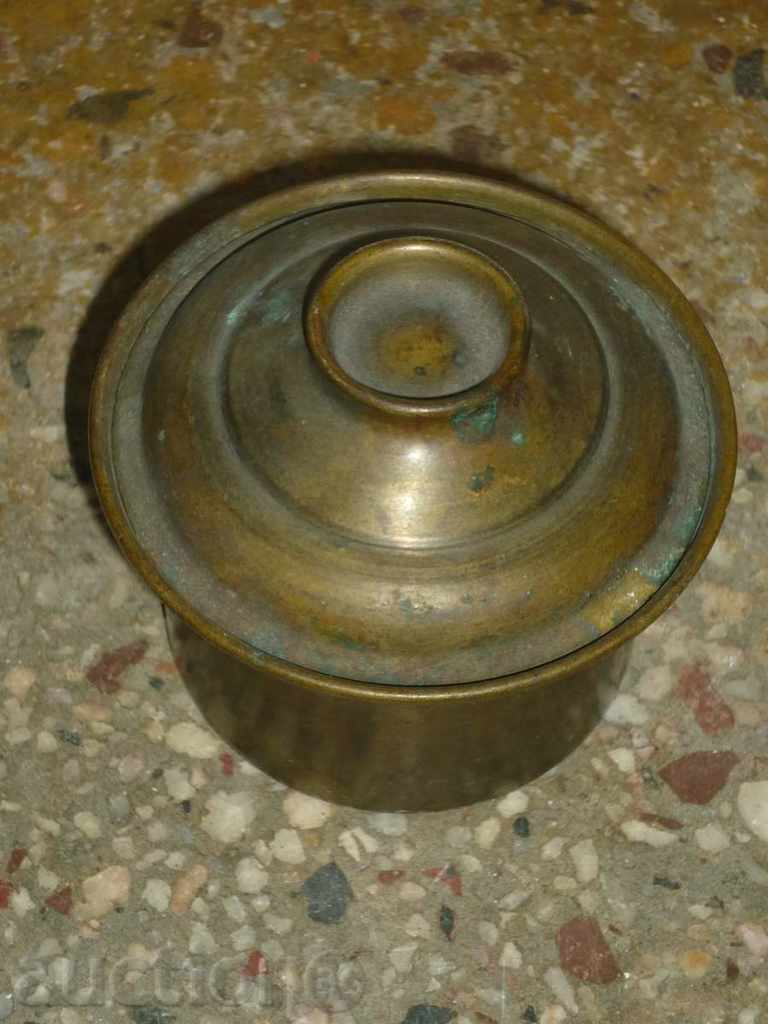 Auction Miniature of brass Auction Miniature of brass