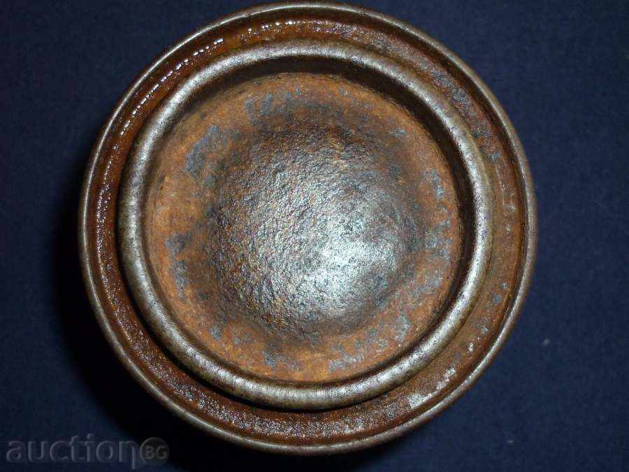 Auction  Old metal box of lacquer, box