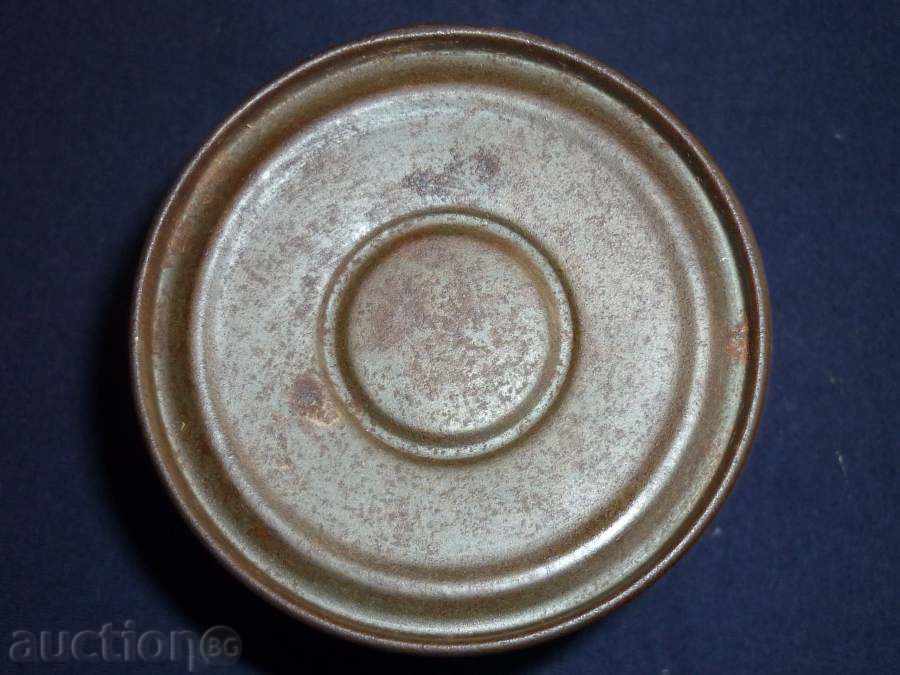 Delivery of Old metal box of lacquer, box