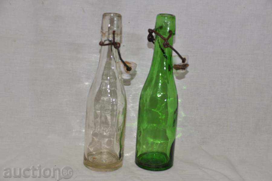 λευκό και πράσινο μπουκάλι λεμονάδα με την επιγραφή
