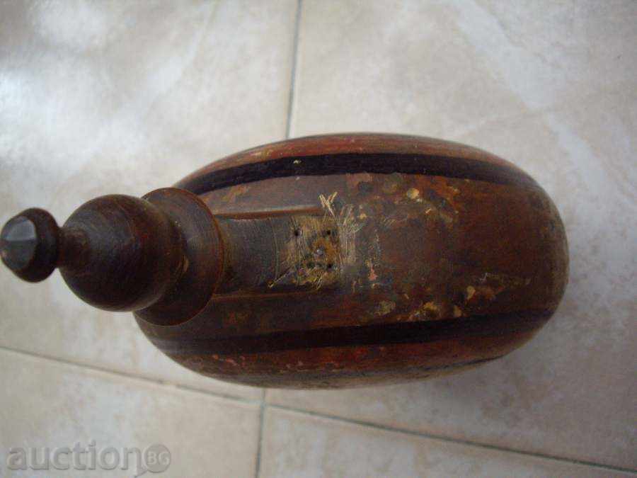 Delivery of Old wooden vase Delivery of Old wooden vase