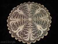 Великолепна ажурна покривка на една кука.За маса -70 см.