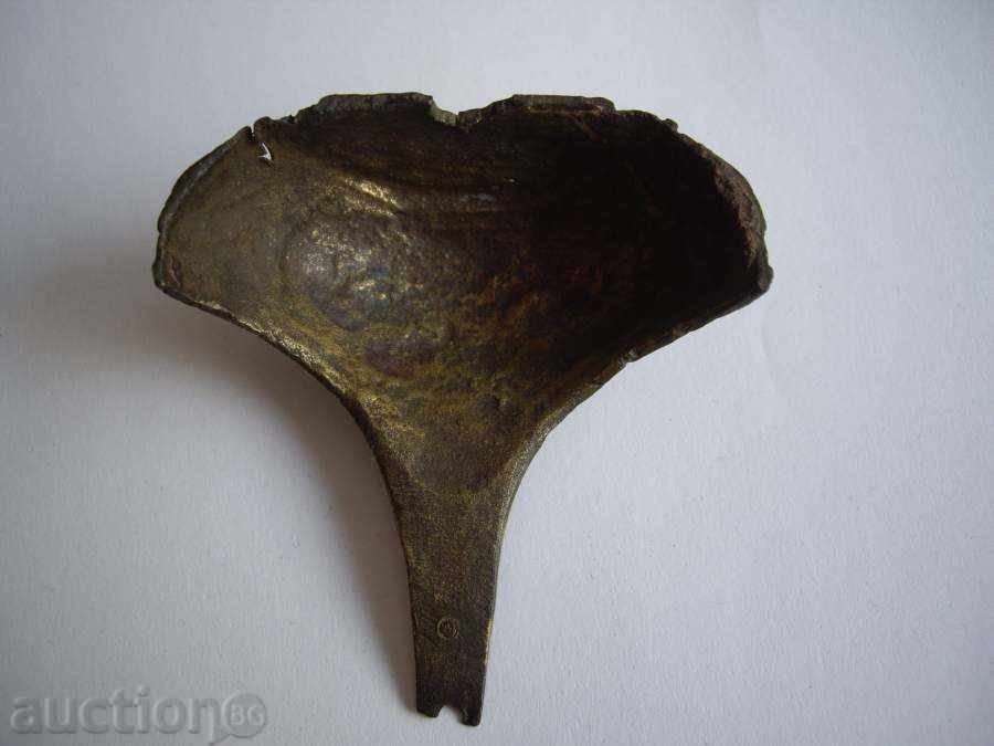Bronze part of the handle of an old gun. with price 20.00 BGN | € 10.23 Bronze part of the handle of an old gun. with price 20.00 BGN | € 10.23