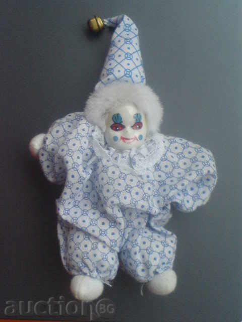 Μια μικρή κούκλα με τιμή 12.00 BGN | € 6.14 Μια μικρή κούκλα με τιμή 12.00 BGN | € 6.14