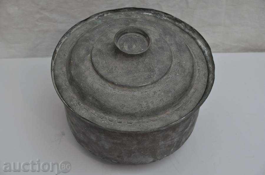 Auction  Copper pan with lid