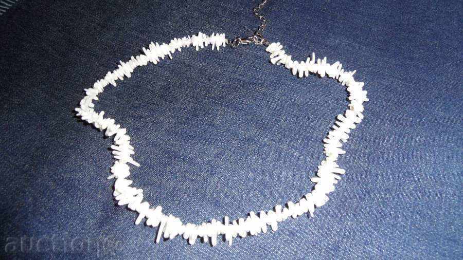 NECKLACE / NECKLACE made of white, natural coral - brand new