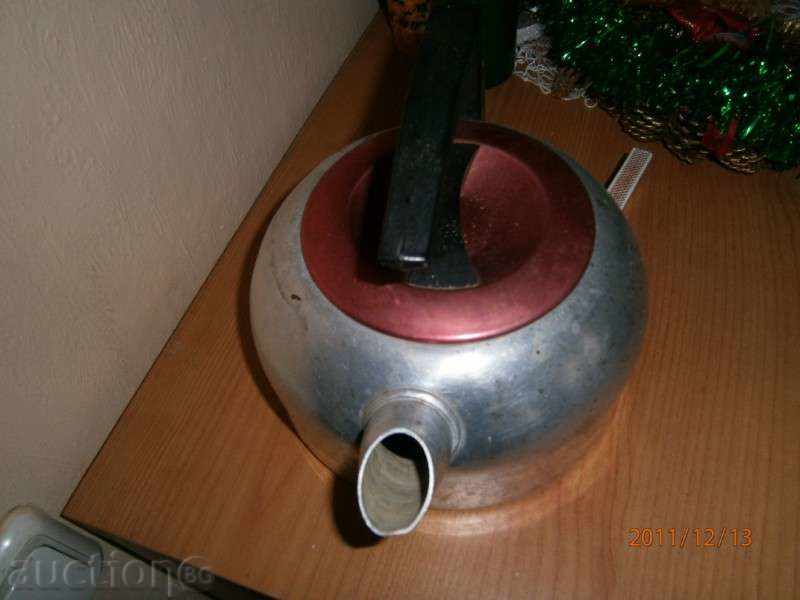 Auction  An old kettle