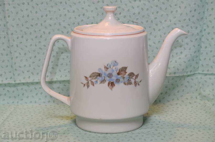 Auction  Large porcelain jug with lid.