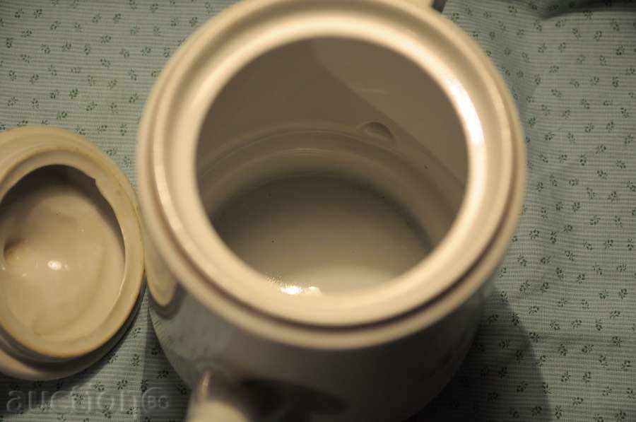 Large porcelain jug with lid. - 5